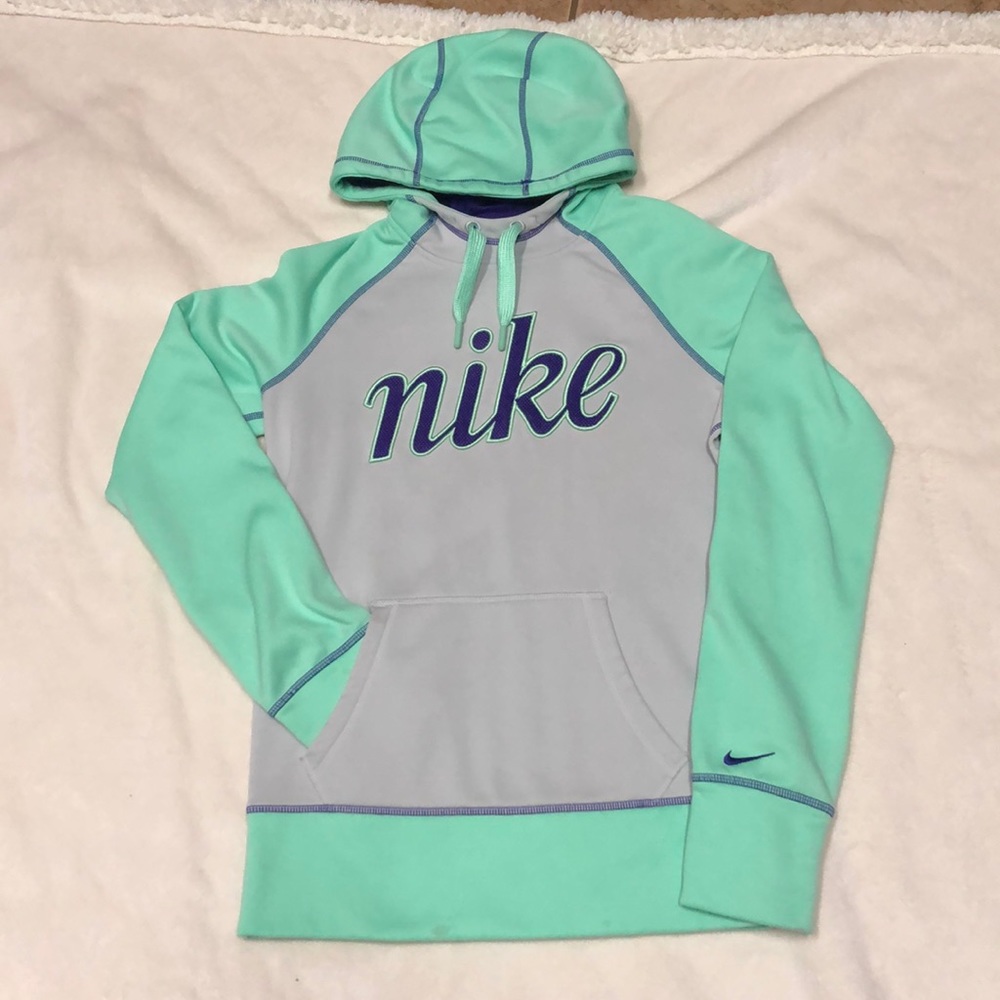 NIKE HOODIE.